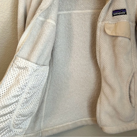 Patagonia Women’s Full Zip Fleece Jacket in Pearl - White X-Dye, Size X-Small - Picture 5 of 9
